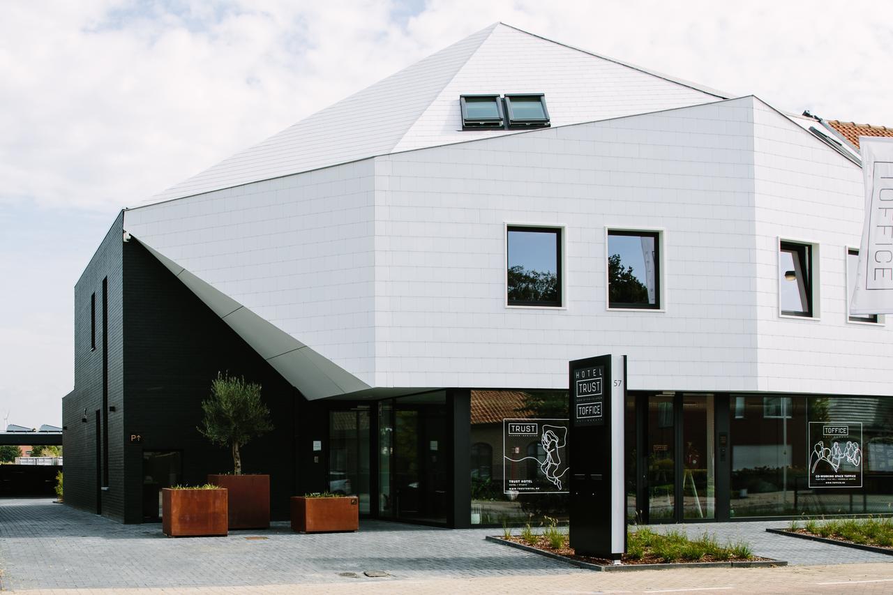 TRUST Hotel Beveren  Buitenkant foto