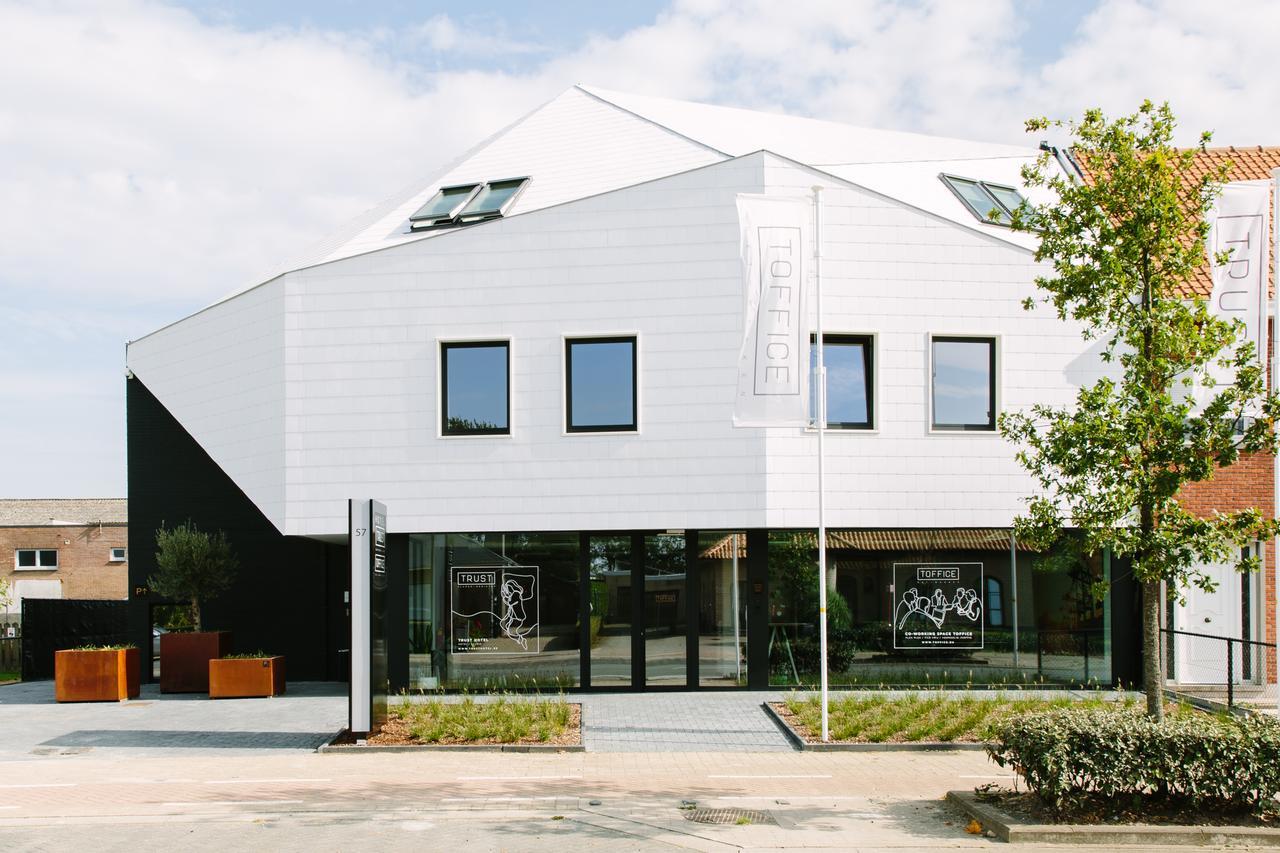 TRUST Hotel Beveren  Buitenkant foto